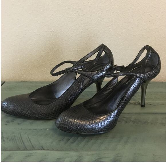 Via Spiga Designed in Italy 7 1/2 Med Mirrored 3 1/2" Heel Silver Platinum Snake - Picture 3 of 8